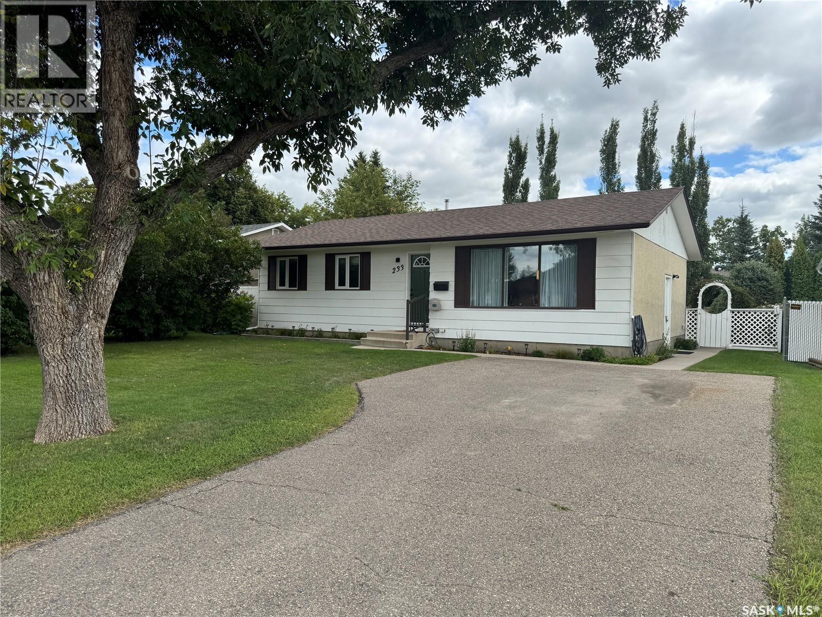 Photo 2 of 233 Assiniboine Drive, Saskatoon SK