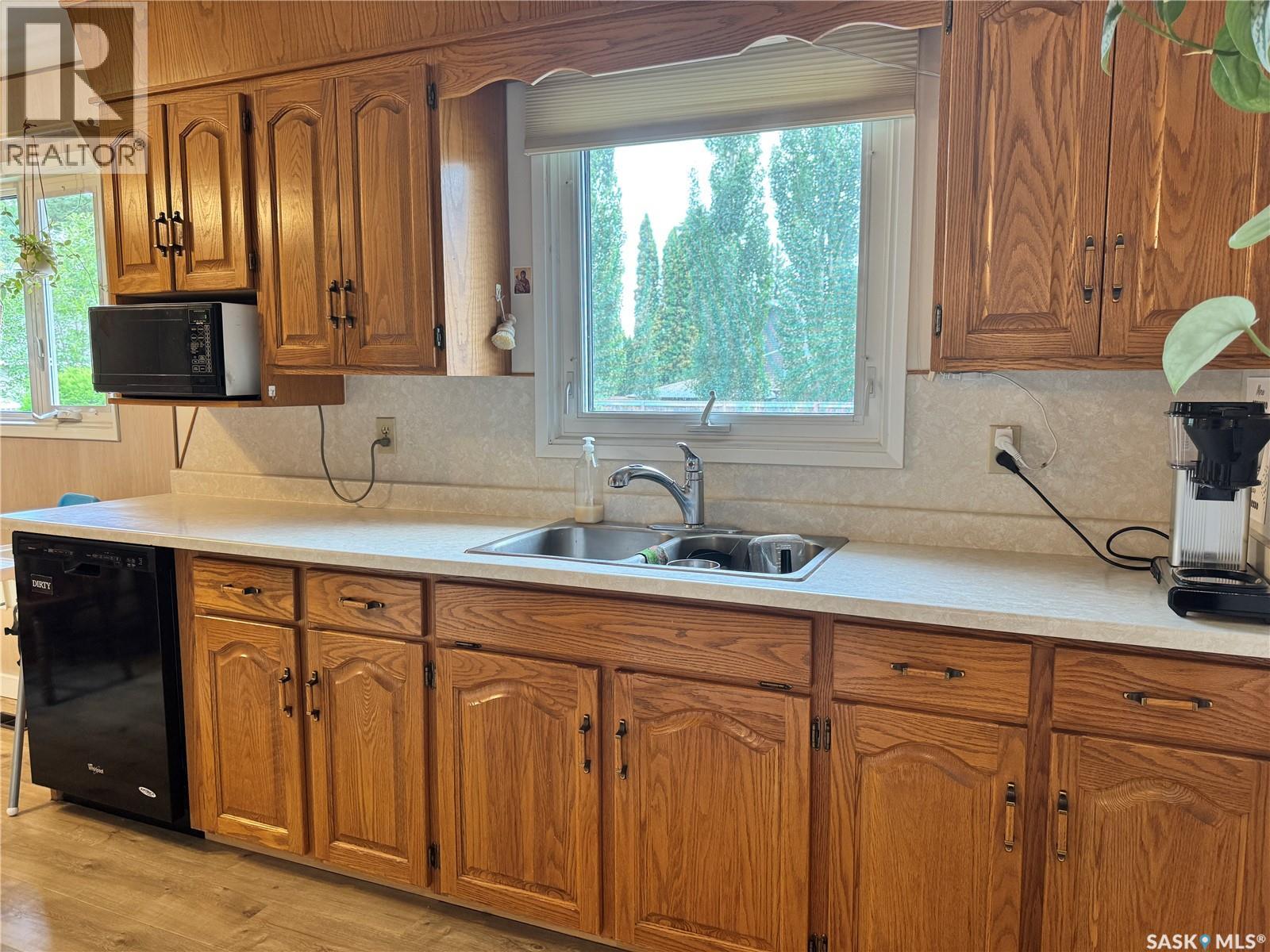 Photo 11 of 233 Assiniboine Drive, Saskatoon SK