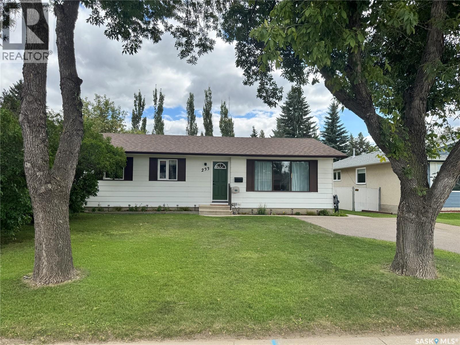 Photo 3 of 233 Assiniboine Drive, Saskatoon SK