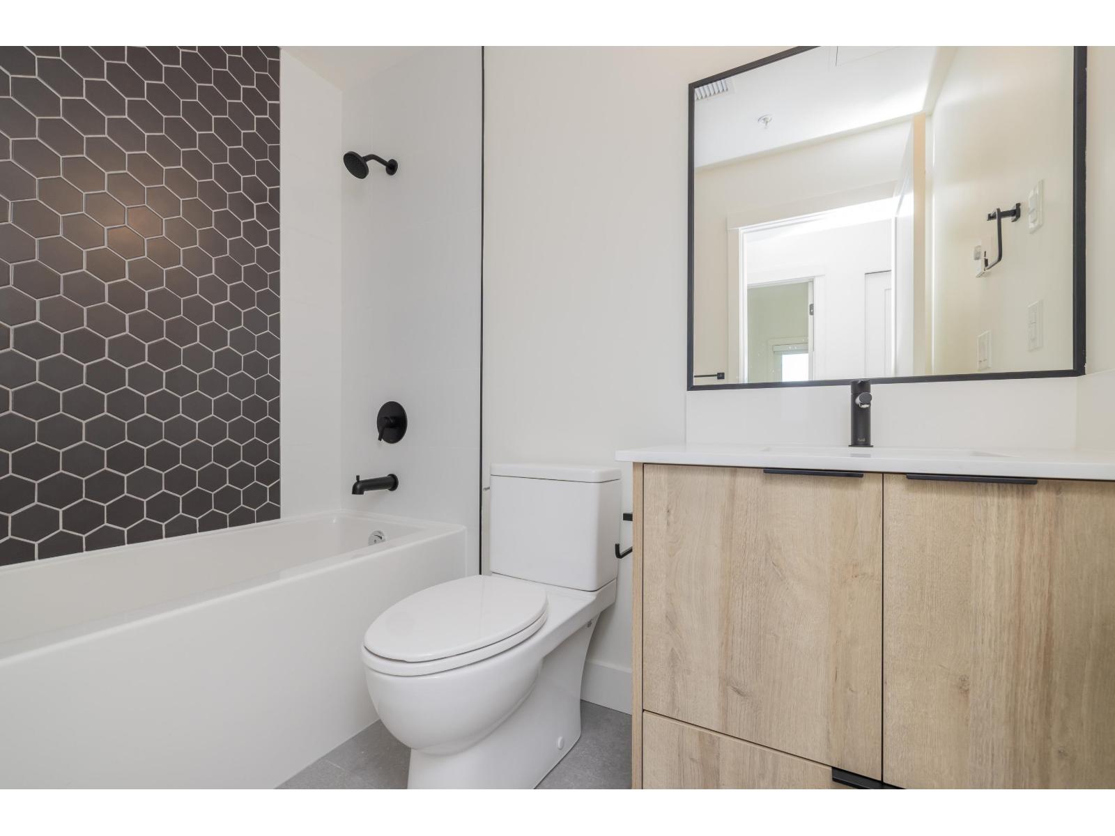 Photo 20 of 407 20614 80 Avenue, Langley BC