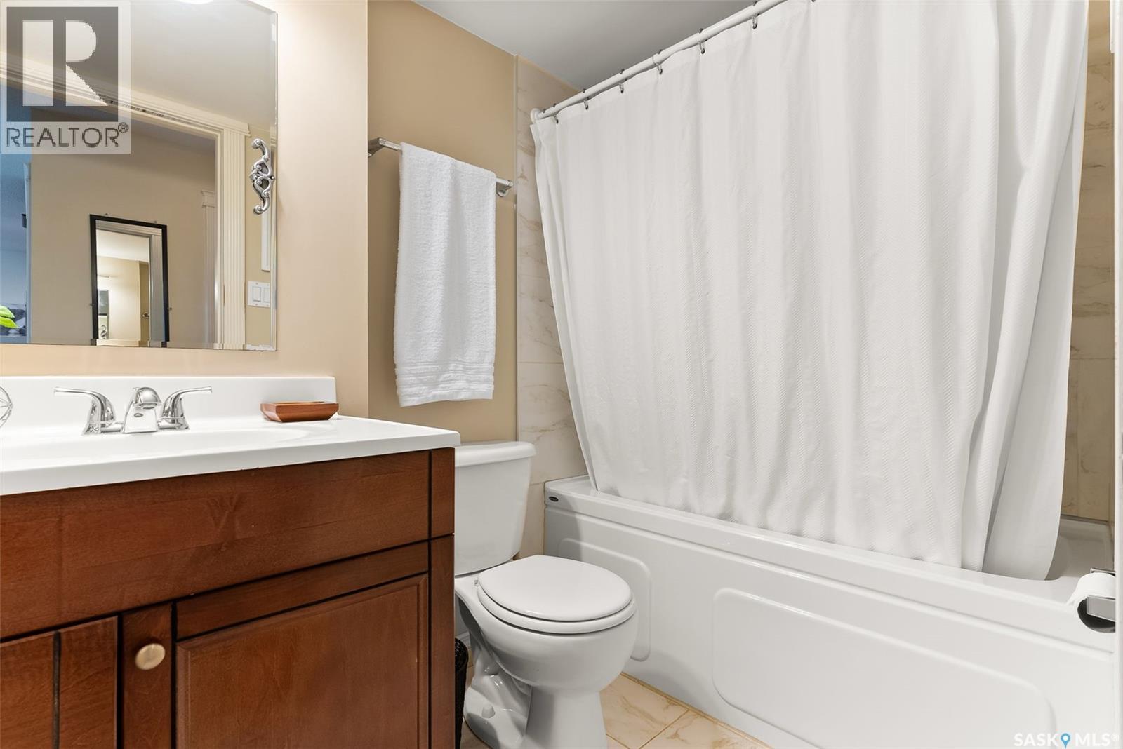 Photo 12 of 9 2104 Mcintyre Street, Regina SK