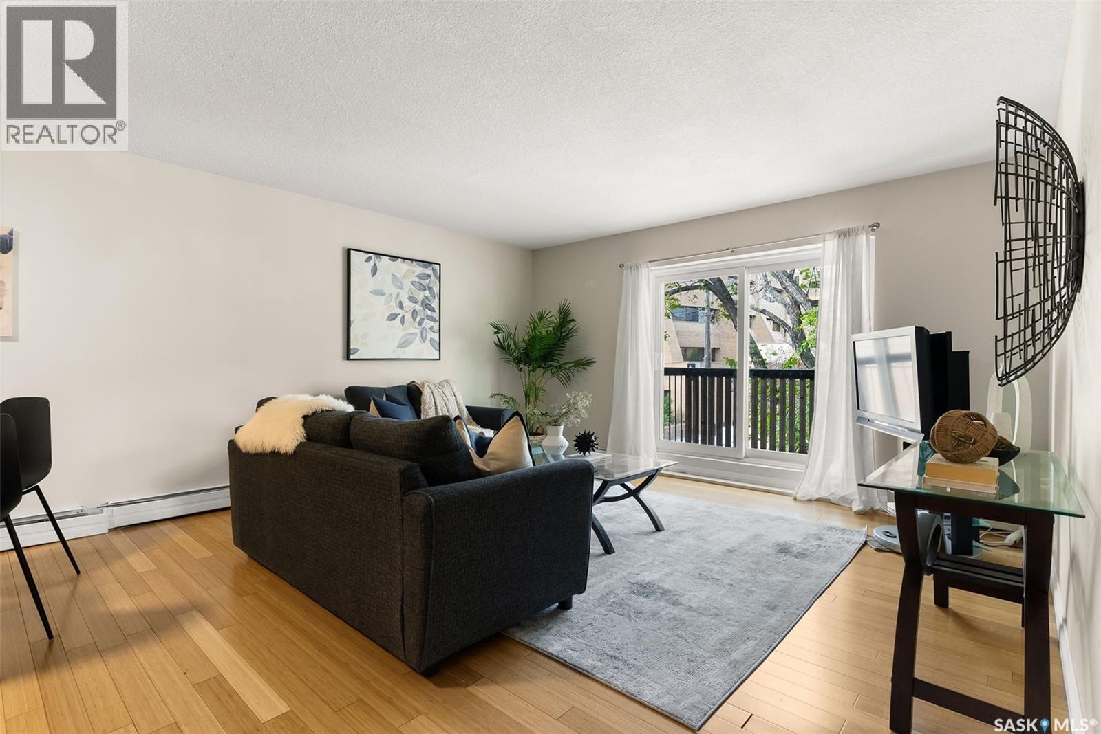 Photo 3 of 9 2104 Mcintyre Street, Regina SK