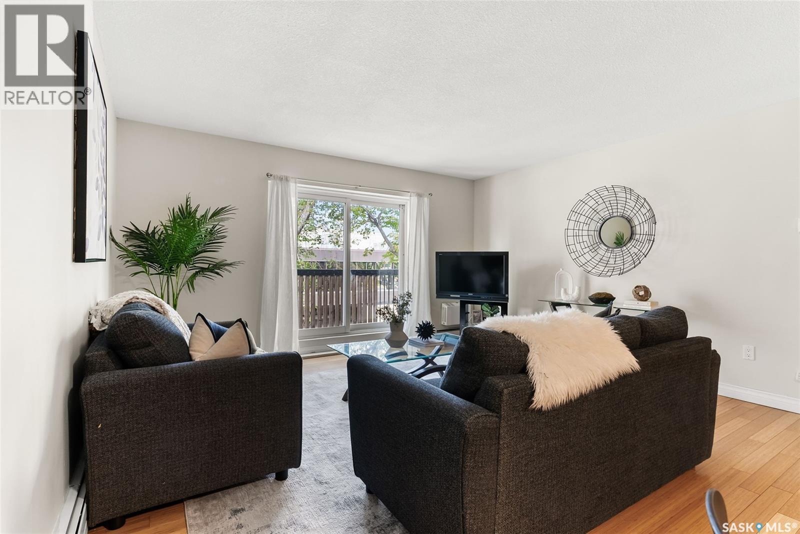 Photo 4 of 9 2104 Mcintyre Street, Regina SK