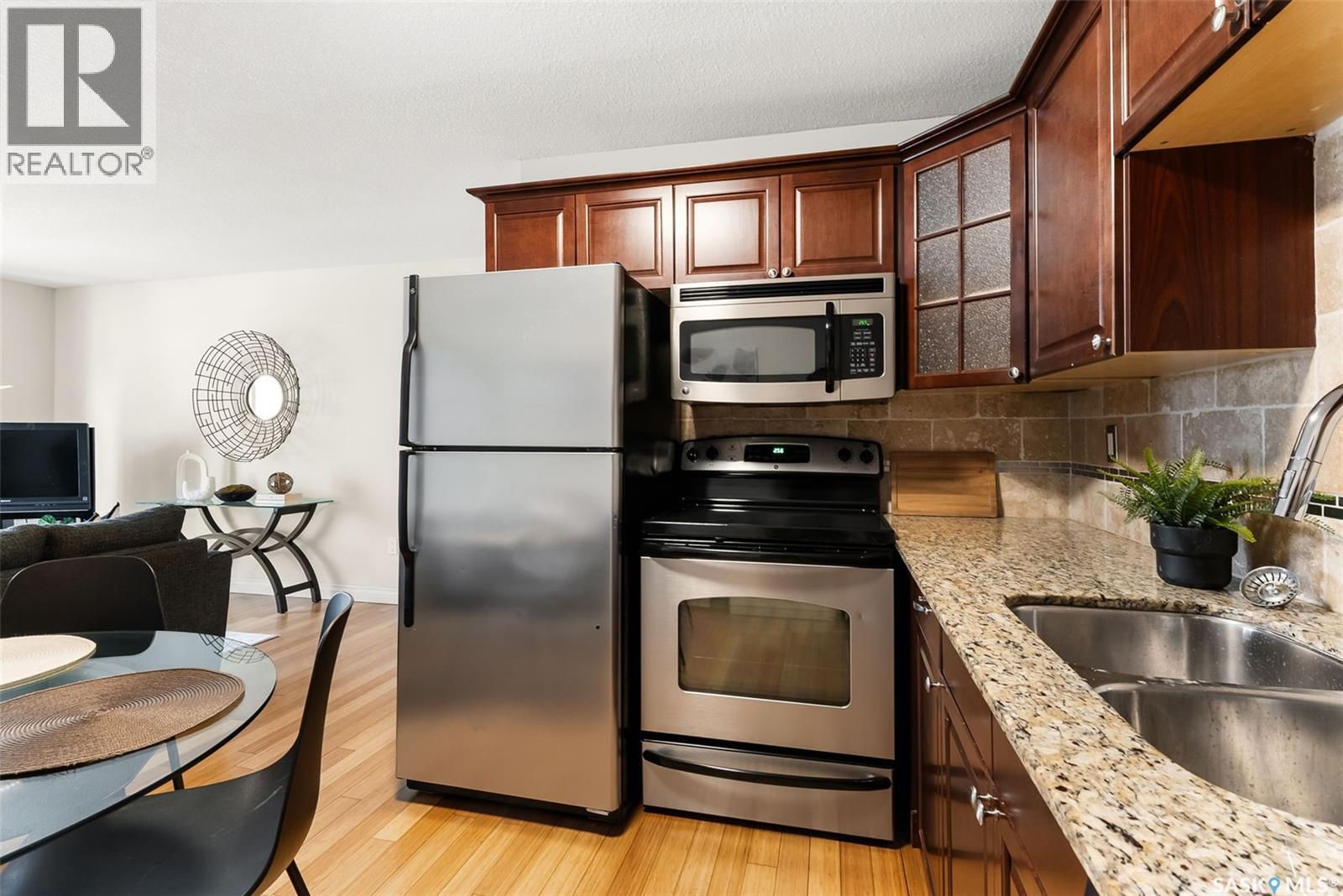 Photo 8 of 9 2104 Mcintyre Street, Regina SK