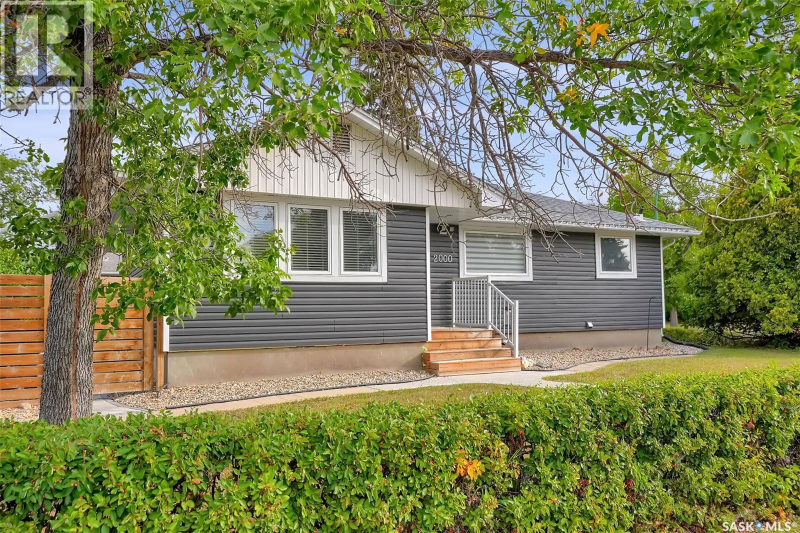 Photo 2 of 2000 Jubilee Avenue, Regina SK