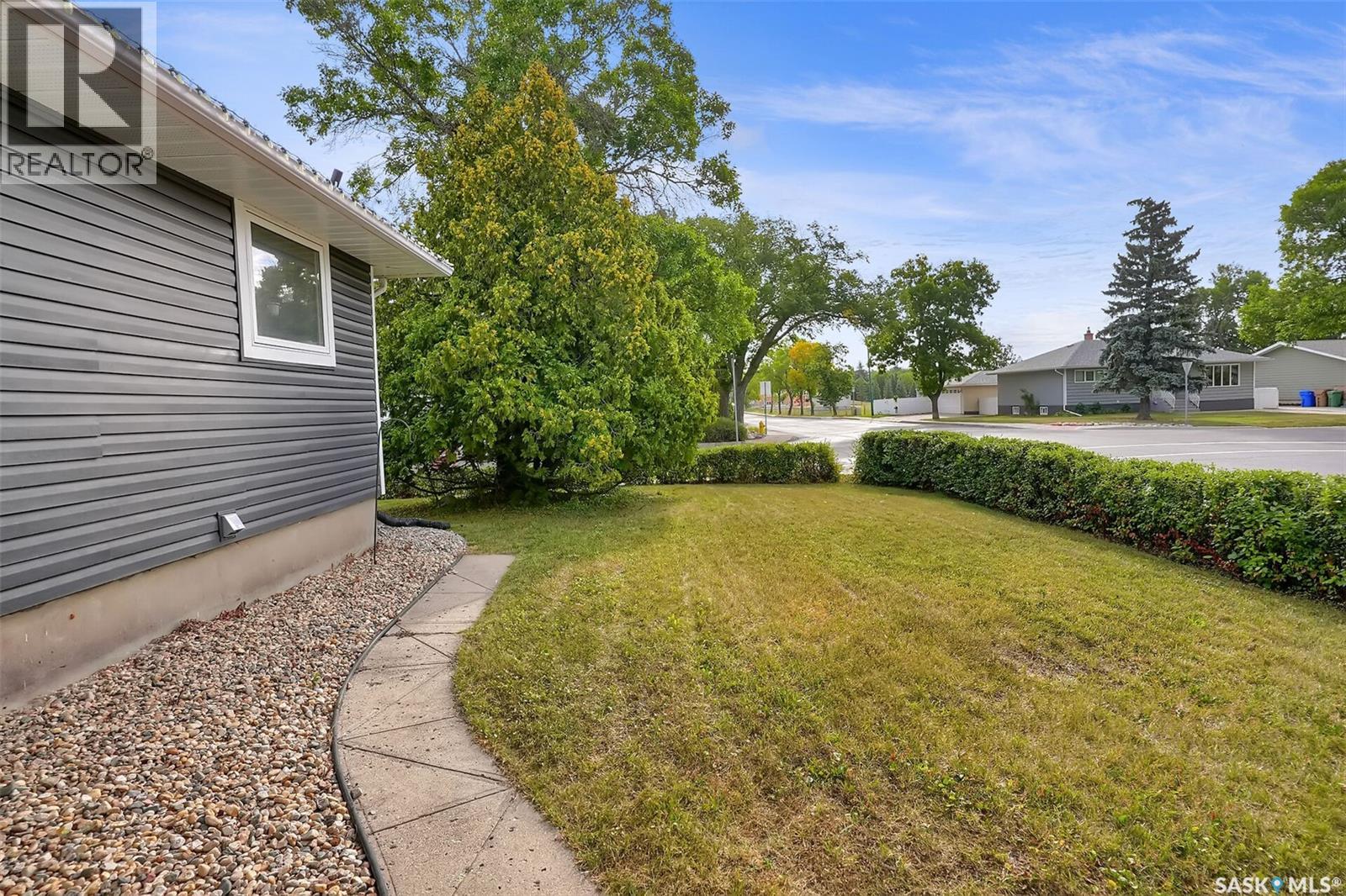 Photo 43 of 2000 Jubilee Avenue, Regina SK