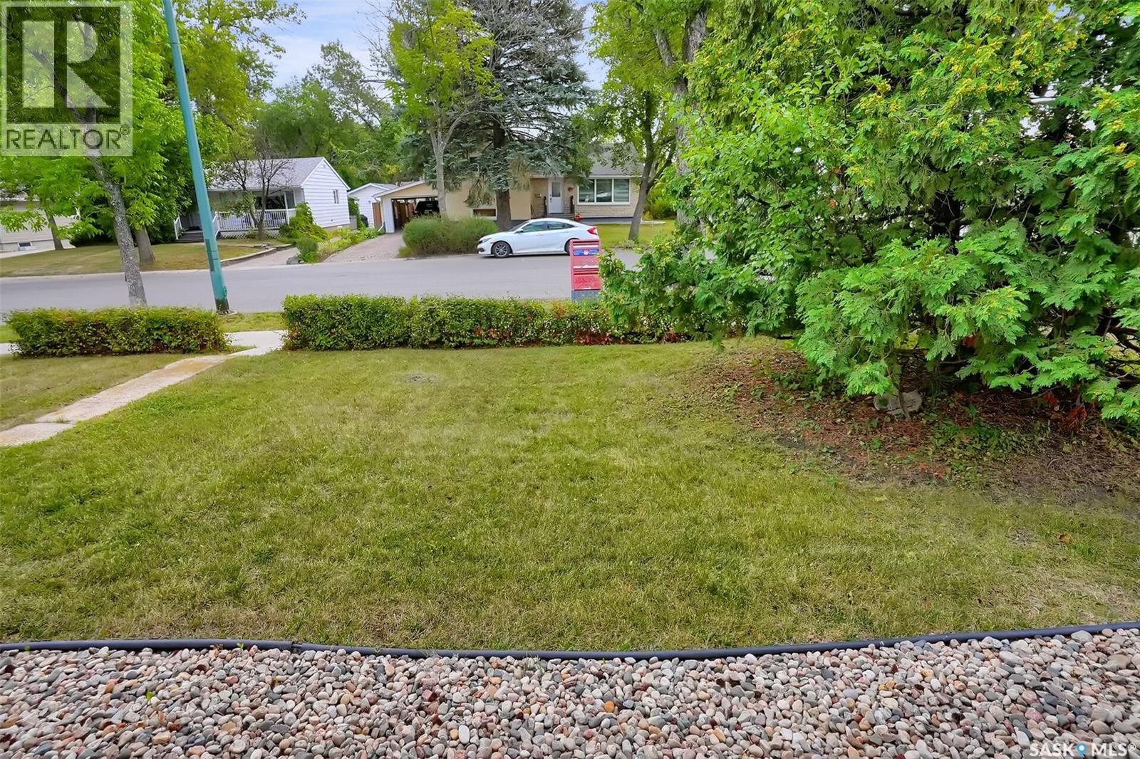Photo 44 of 2000 Jubilee Avenue, Regina SK