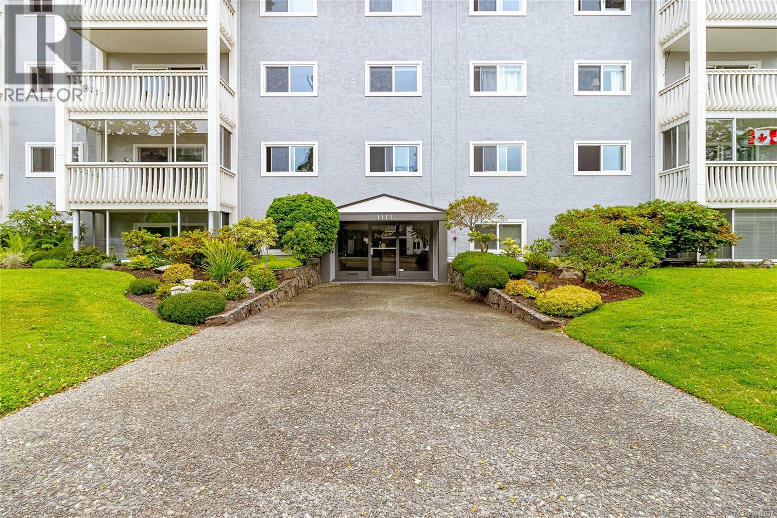 Photo 1 of 201 1115 Rockland Ave, Victoria BC