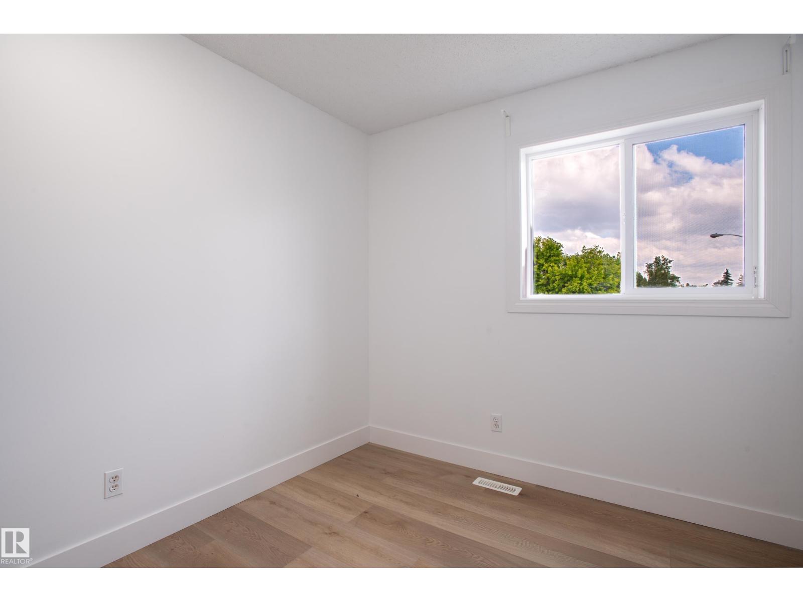 Photo 25 of 45 Woodvale Vg Nw, Edmonton AB