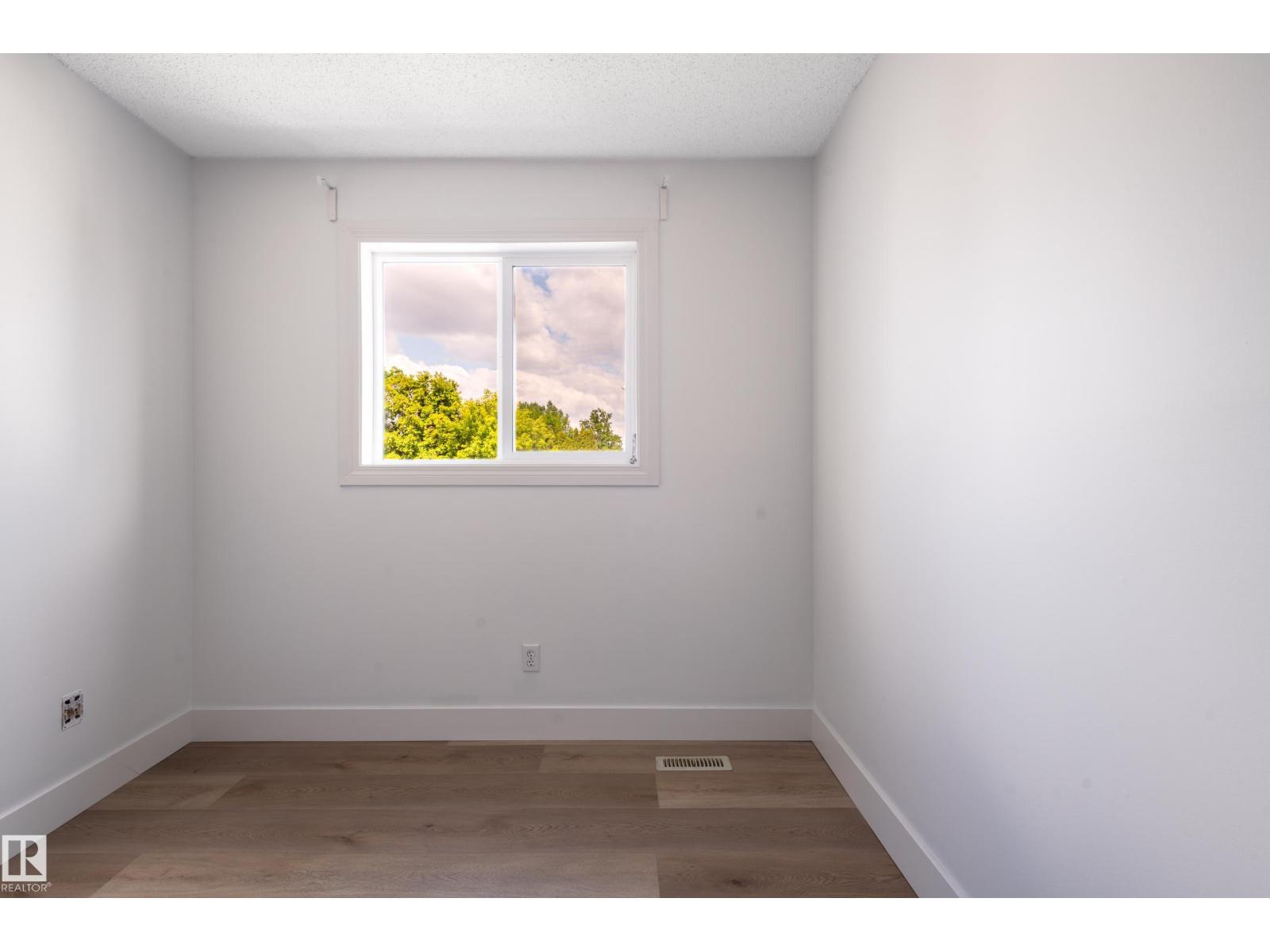 Photo 29 of 45 Woodvale Vg Nw, Edmonton AB