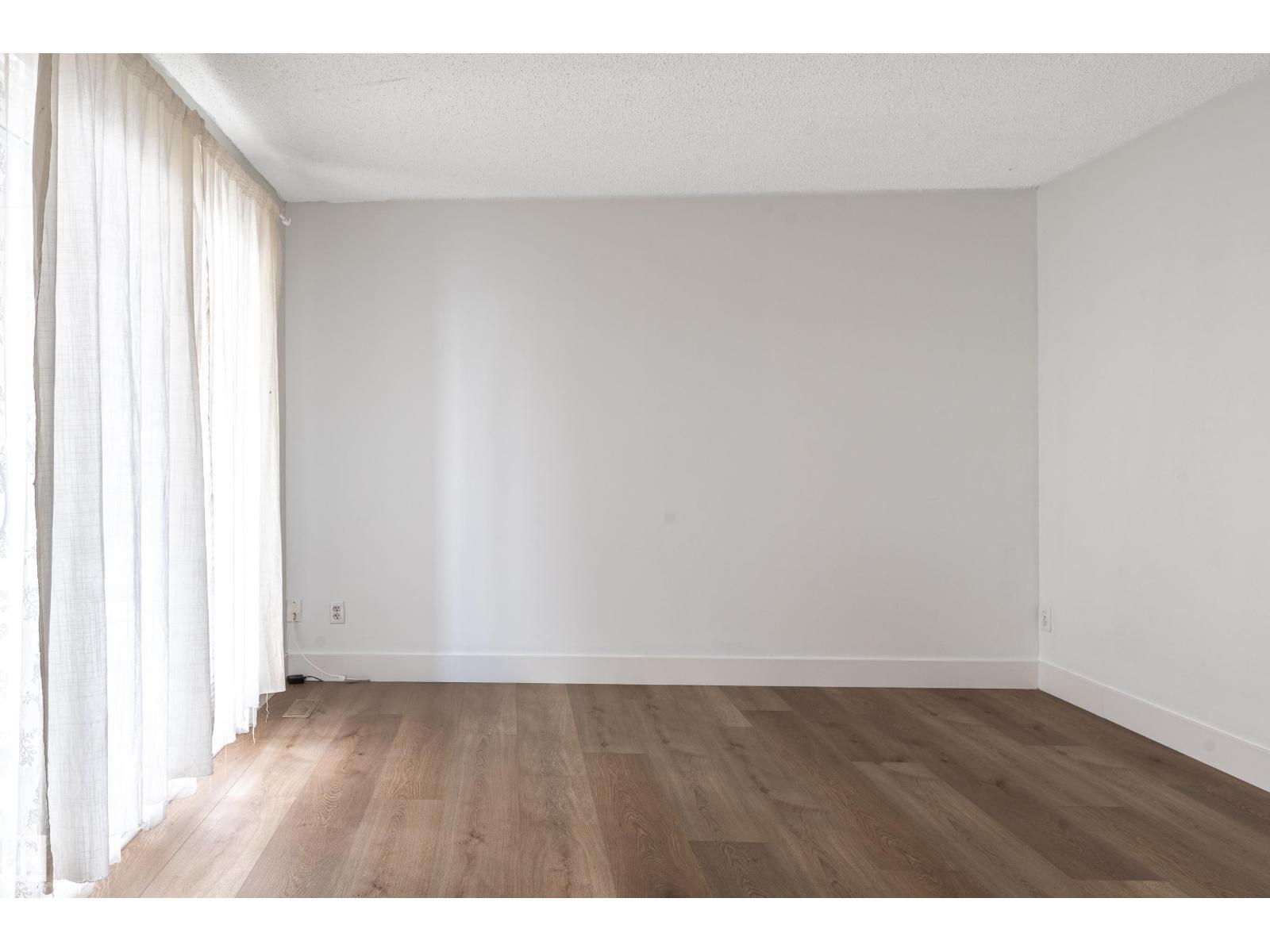 Photo 10 of 45 Woodvale Vg Nw, Edmonton AB