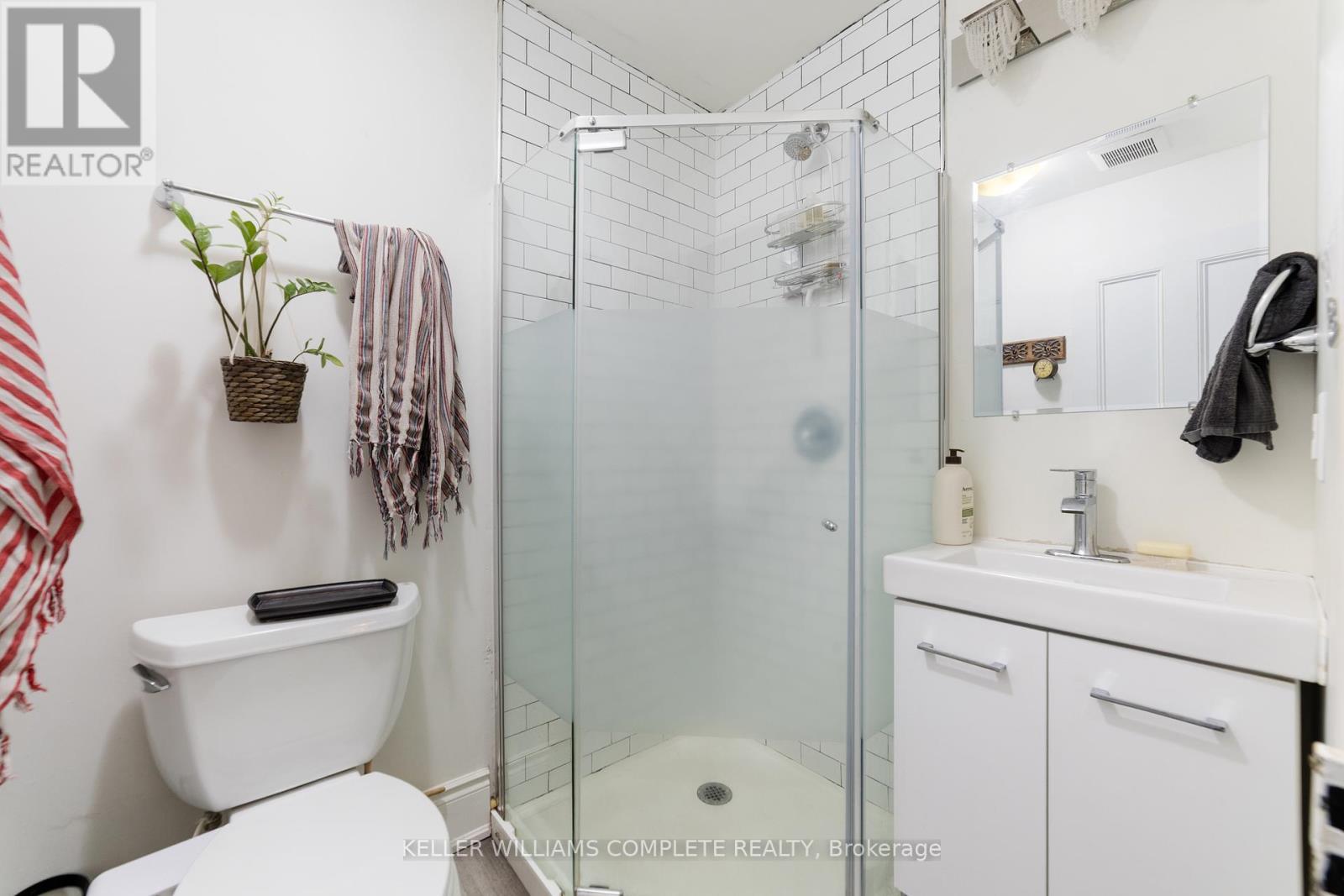 Photo 6 of 188 190 Caroline Street S, Hamilton ON