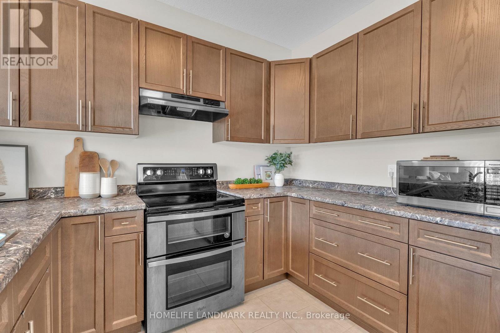 Photo 8 of 1713 Ohanlan Cross, London North ON
