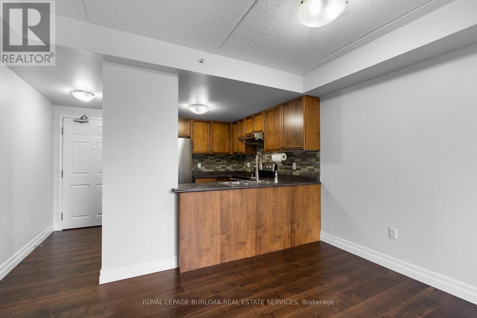 Photo 6 of 307 67 Kingsbury Square, Guelph ON