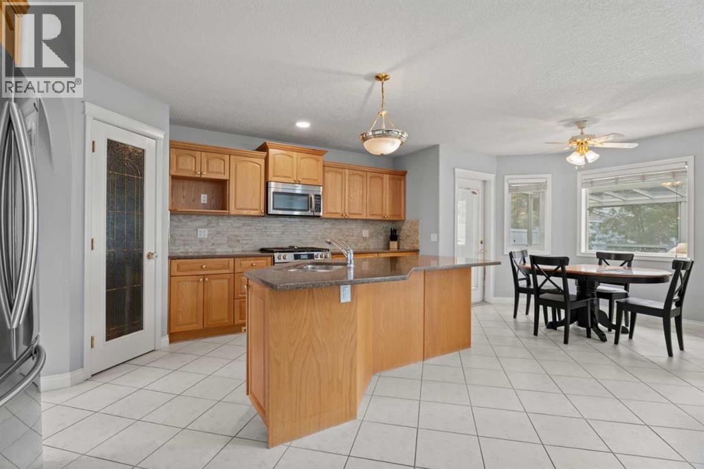Photo 9 of 857 West Chesteremere Drive, Chestermere AB