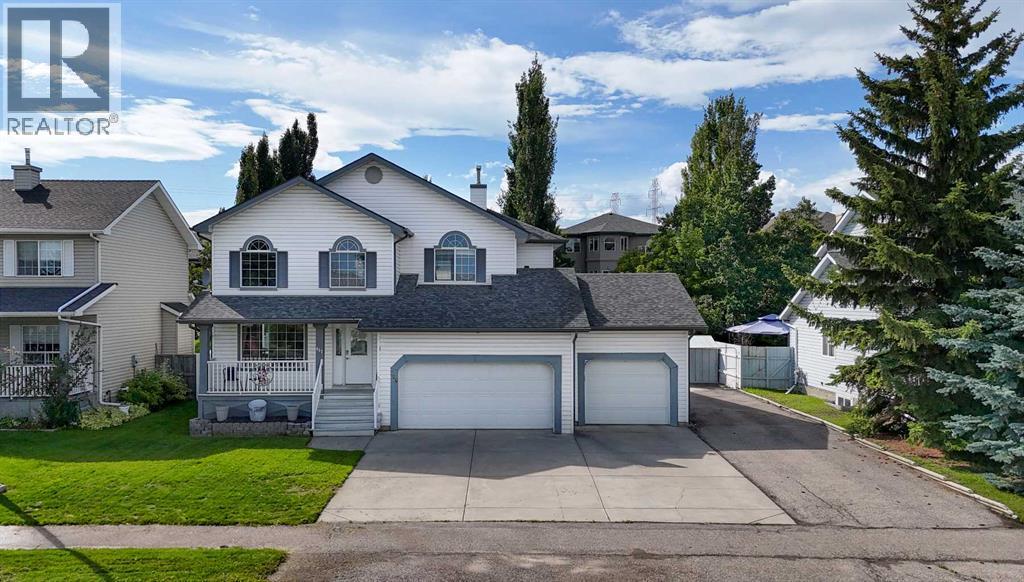 Photo 1 of 857 West Chesteremere Drive, Chestermere AB