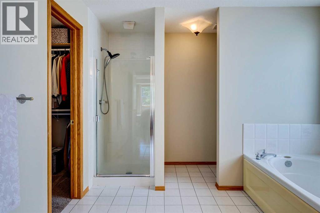 Photo 26 of 285 Hawkstone Drive Nw, Calgary AB