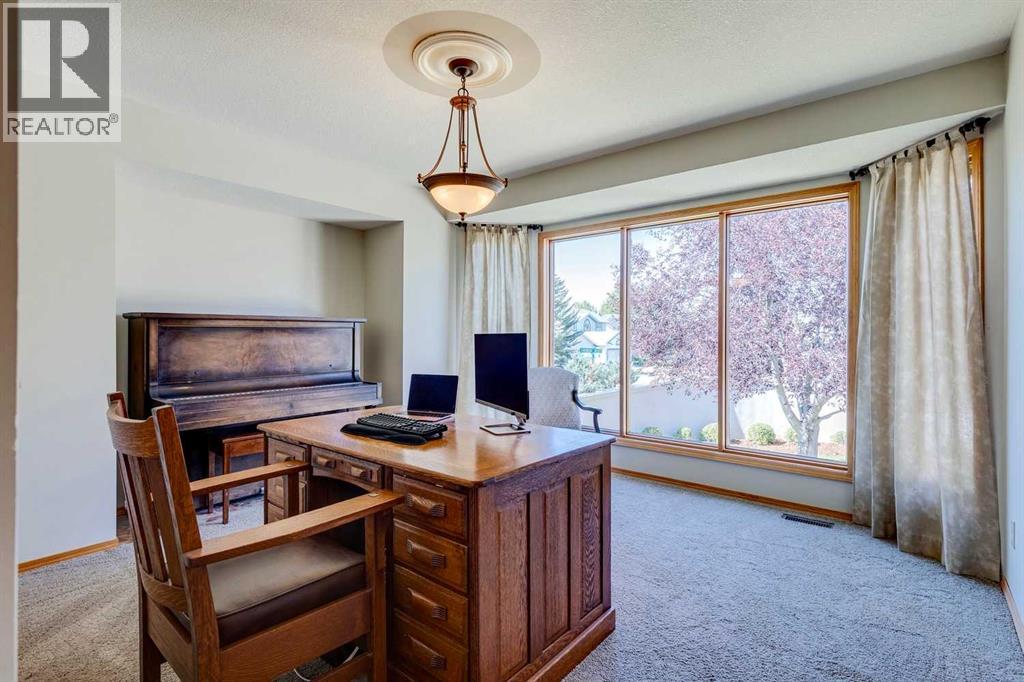 Photo 6 of 285 Hawkstone Drive Nw, Calgary AB