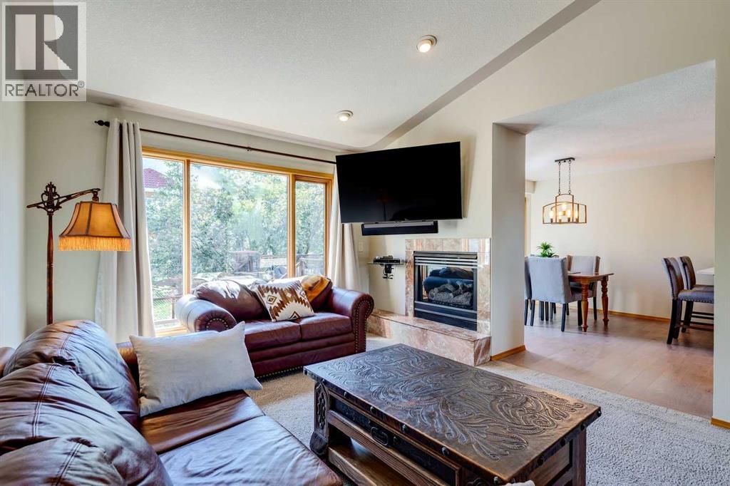 Photo 11 of 285 Hawkstone Drive Nw, Calgary AB