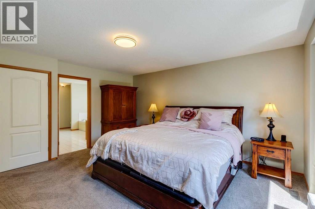 Photo 21 of 285 Hawkstone Drive Nw, Calgary AB