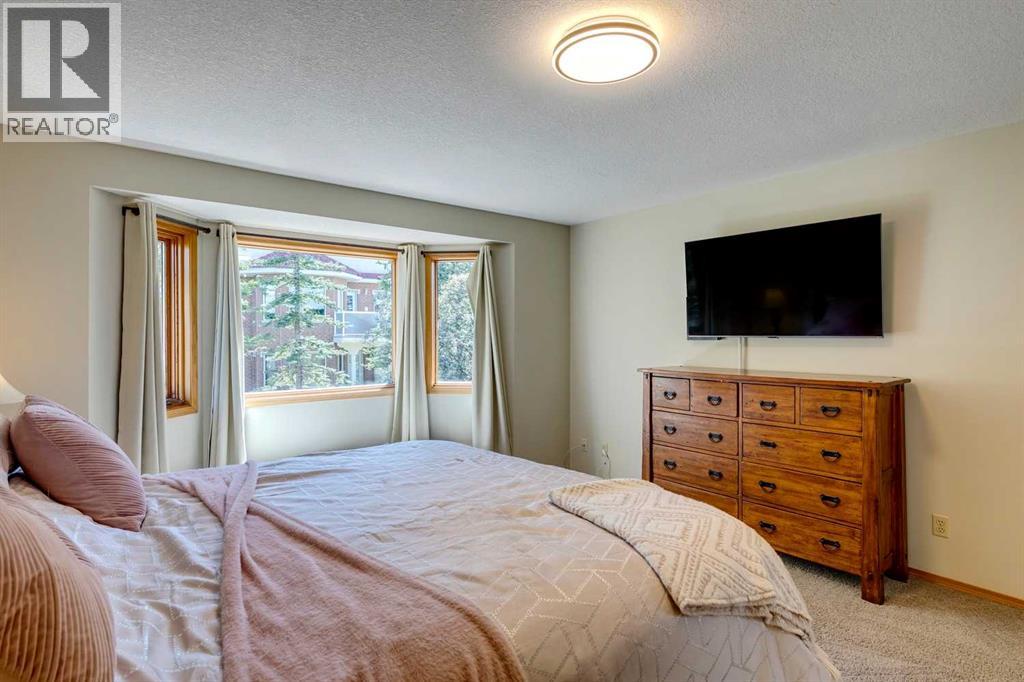 Photo 22 of 285 Hawkstone Drive Nw, Calgary AB