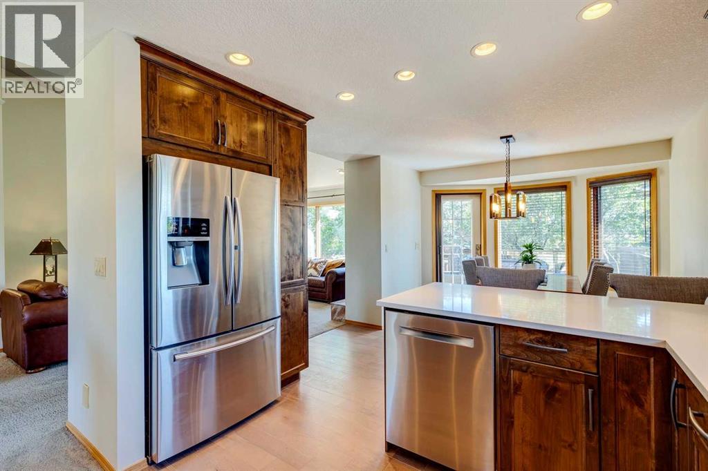 Photo 17 of 285 Hawkstone Drive Nw, Calgary AB