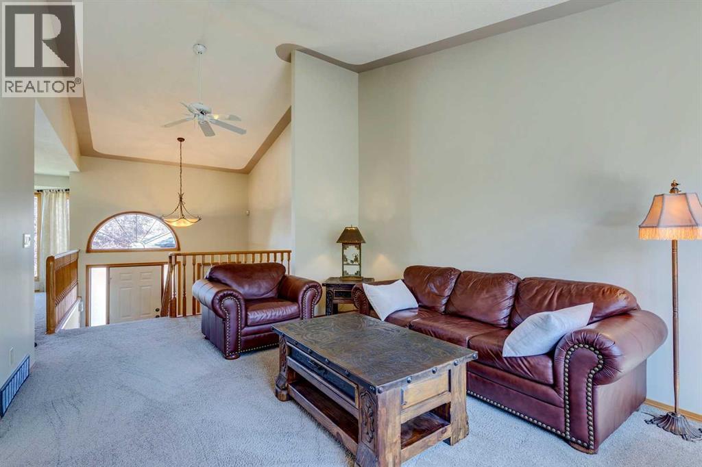 Photo 10 of 285 Hawkstone Drive Nw, Calgary AB