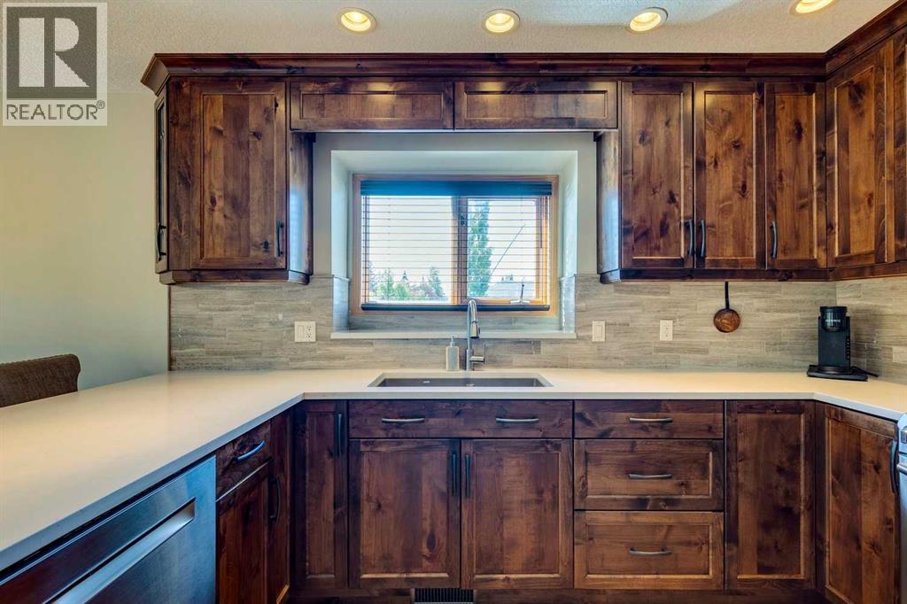 Photo 14 of 285 Hawkstone Drive Nw, Calgary AB