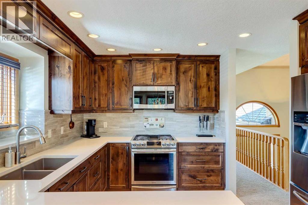 Photo 15 of 285 Hawkstone Drive Nw, Calgary AB
