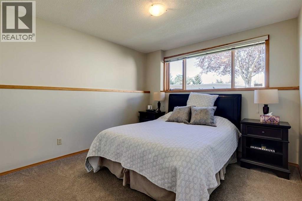 Photo 33 of 285 Hawkstone Drive Nw, Calgary AB