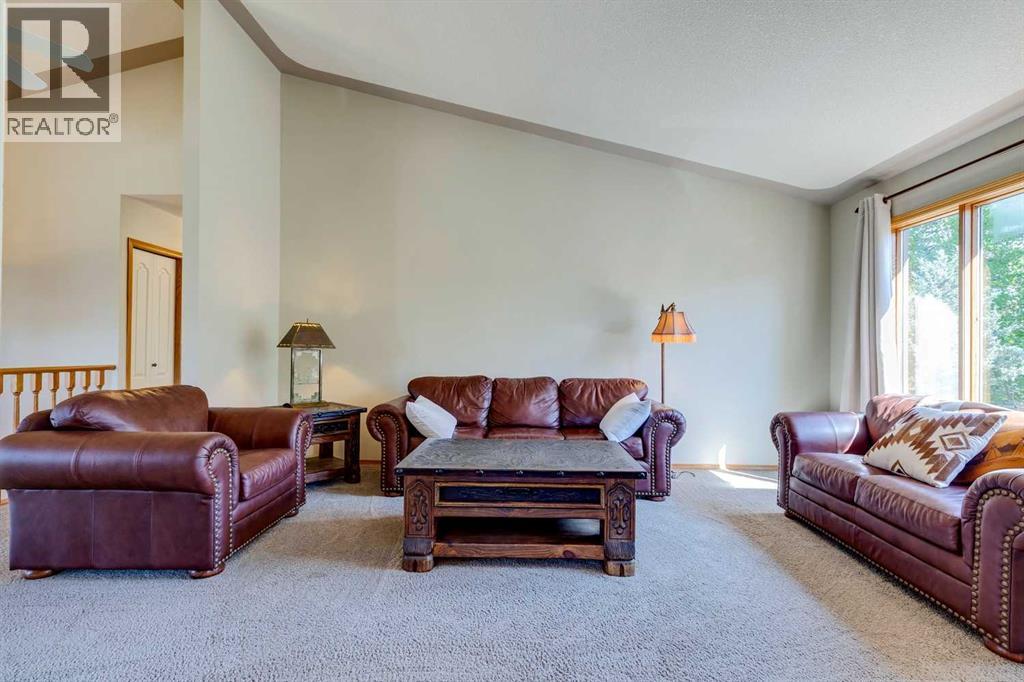 Photo 9 of 285 Hawkstone Drive Nw, Calgary AB