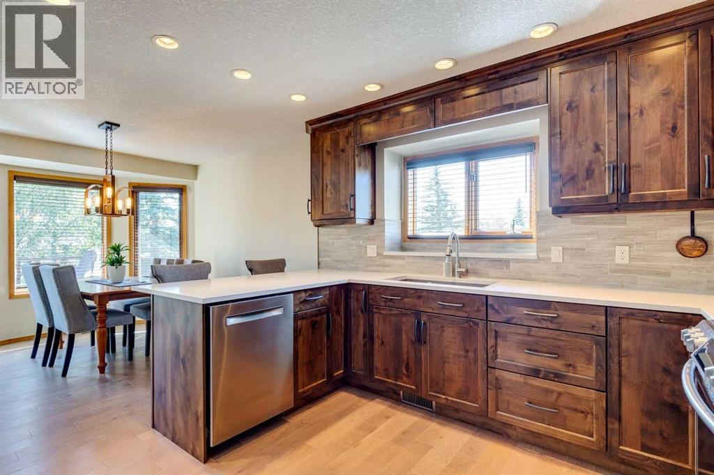Photo 13 of 285 Hawkstone Drive Nw, Calgary AB