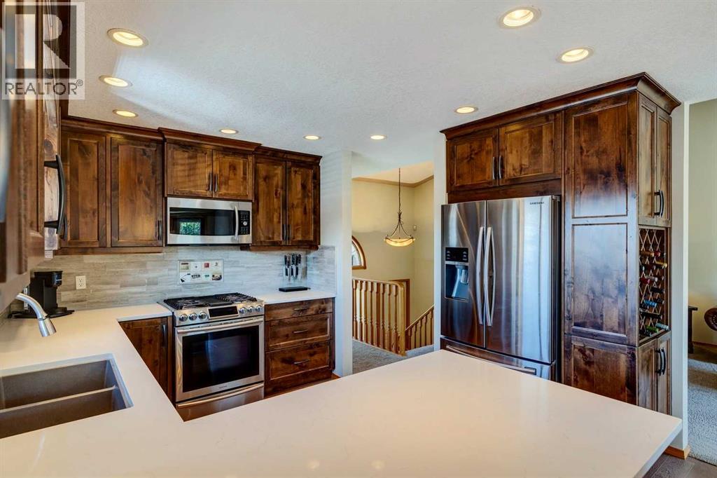 Photo 16 of 285 Hawkstone Drive Nw, Calgary AB