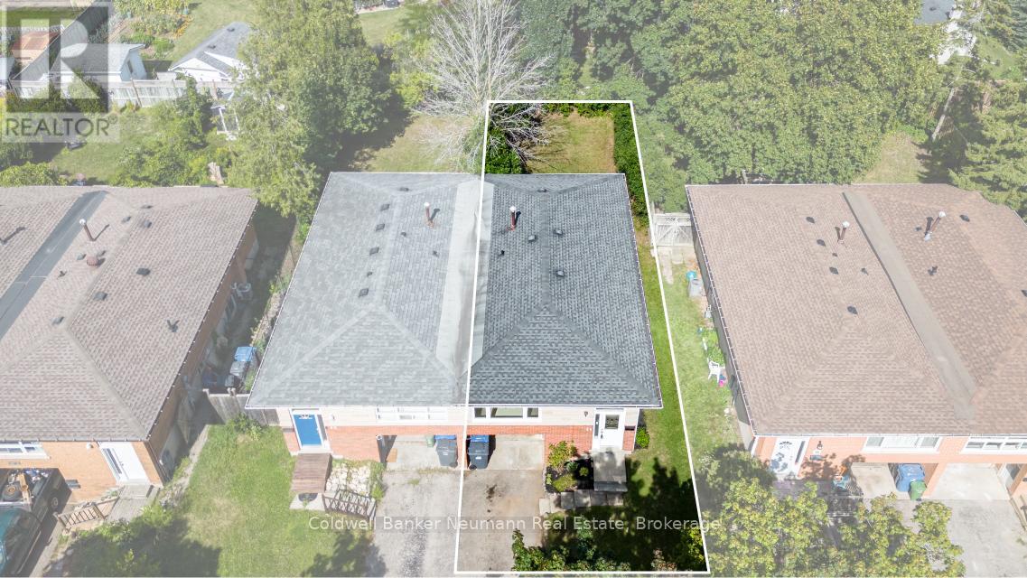 Photo 39 of 54 Conroy Crescent, Guelph ON