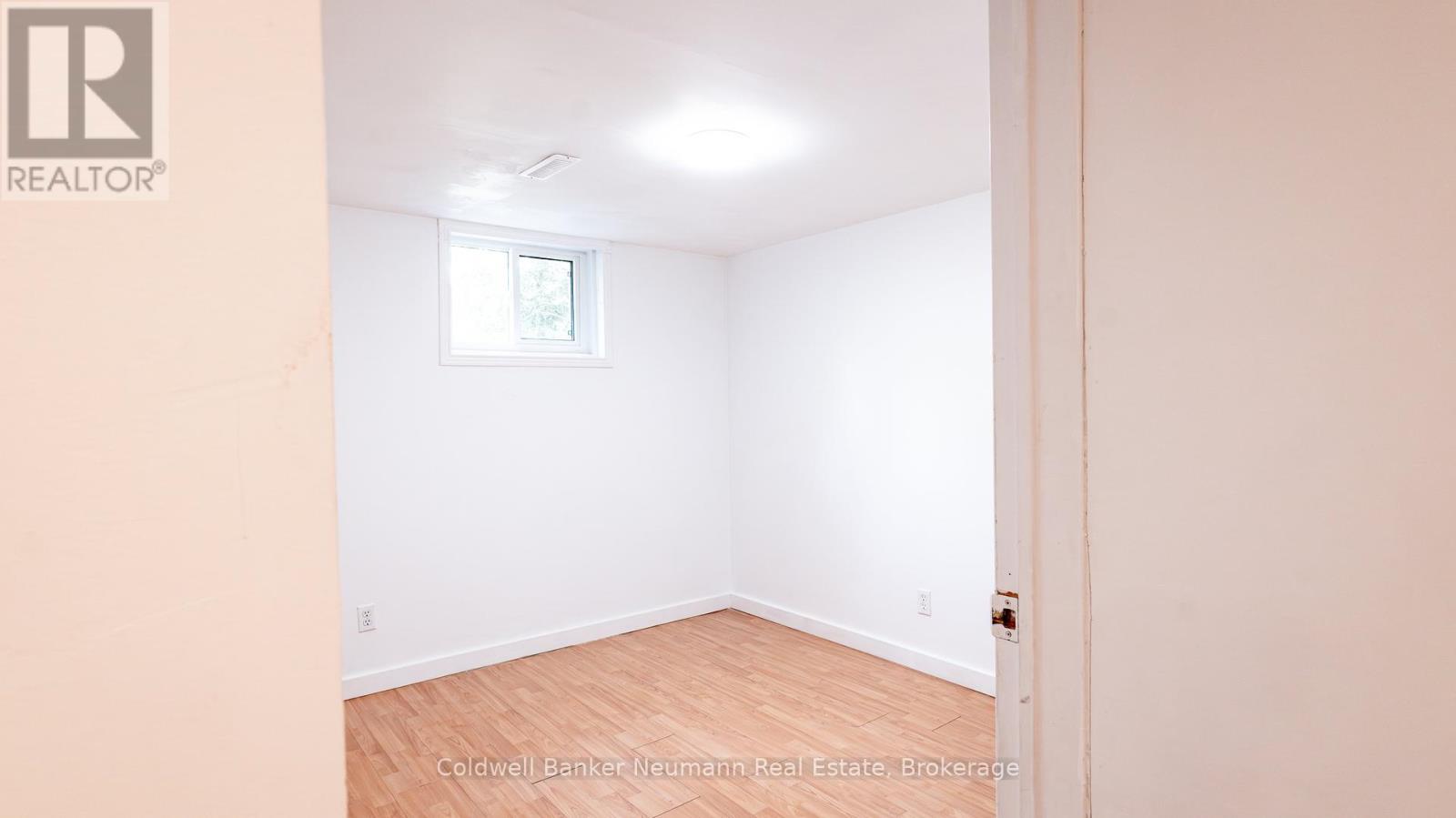 Photo 37 of 54 Conroy Crescent, Guelph ON