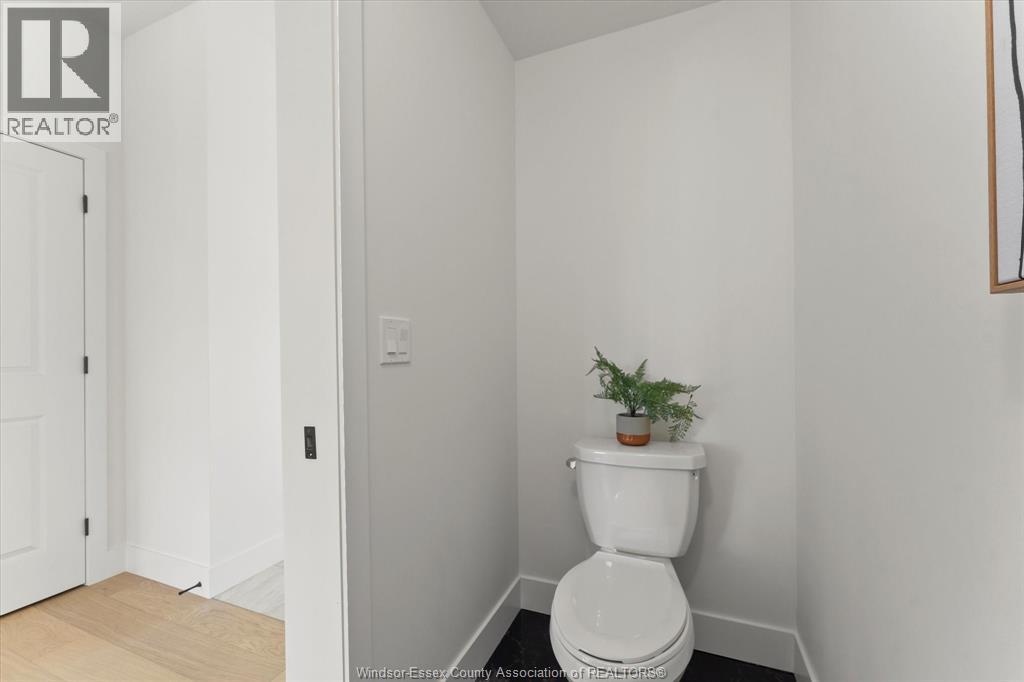 Photo 20 of 2548 Mayfair Avenue South, Lasalle ON