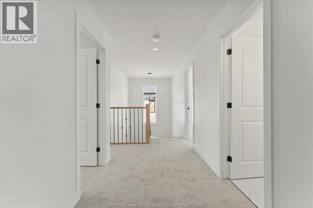 Photo 24 of 2548 Mayfair Avenue South, Lasalle ON