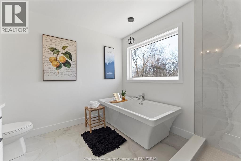 Photo 29 of 2548 Mayfair Avenue South, Lasalle ON