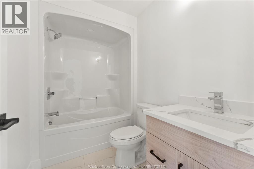 Photo 36 of 2548 Mayfair Avenue South, Lasalle ON