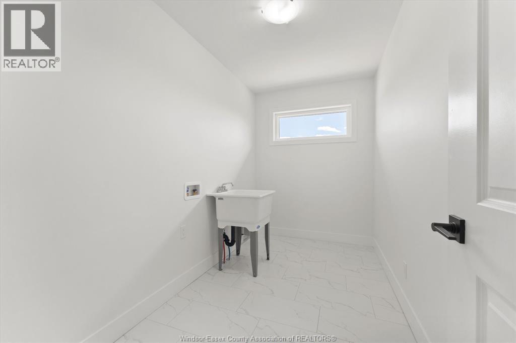 Photo 37 of 2548 Mayfair Avenue South, Lasalle ON