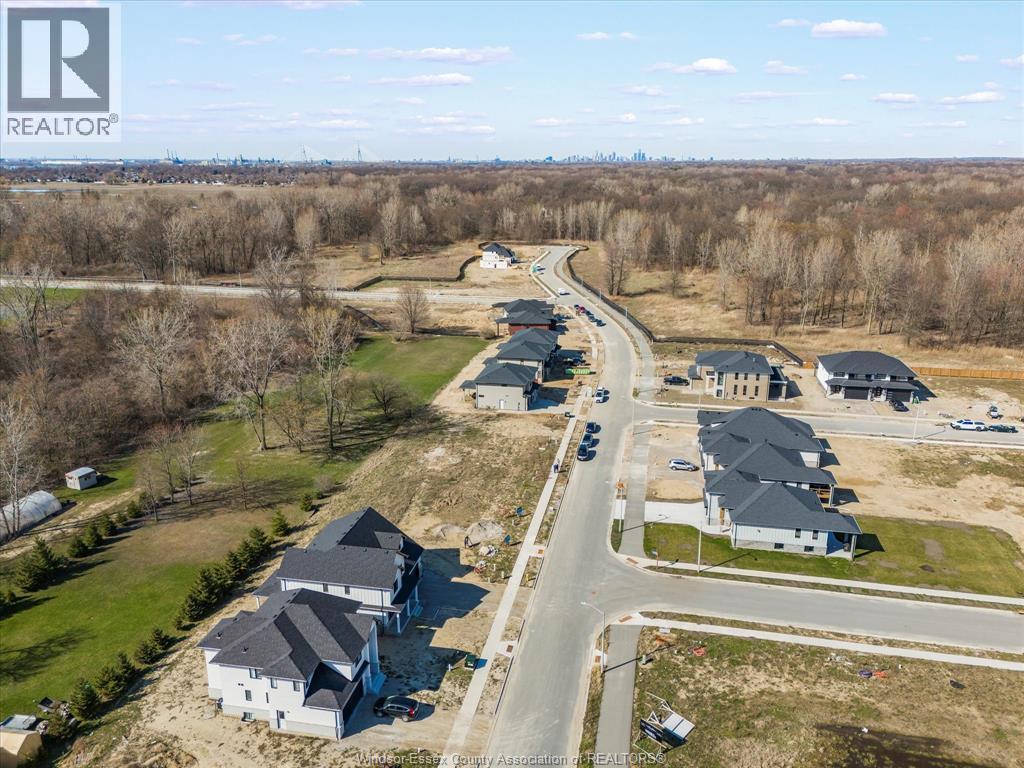 Photo 45 of 2548 Mayfair Avenue South, Lasalle ON