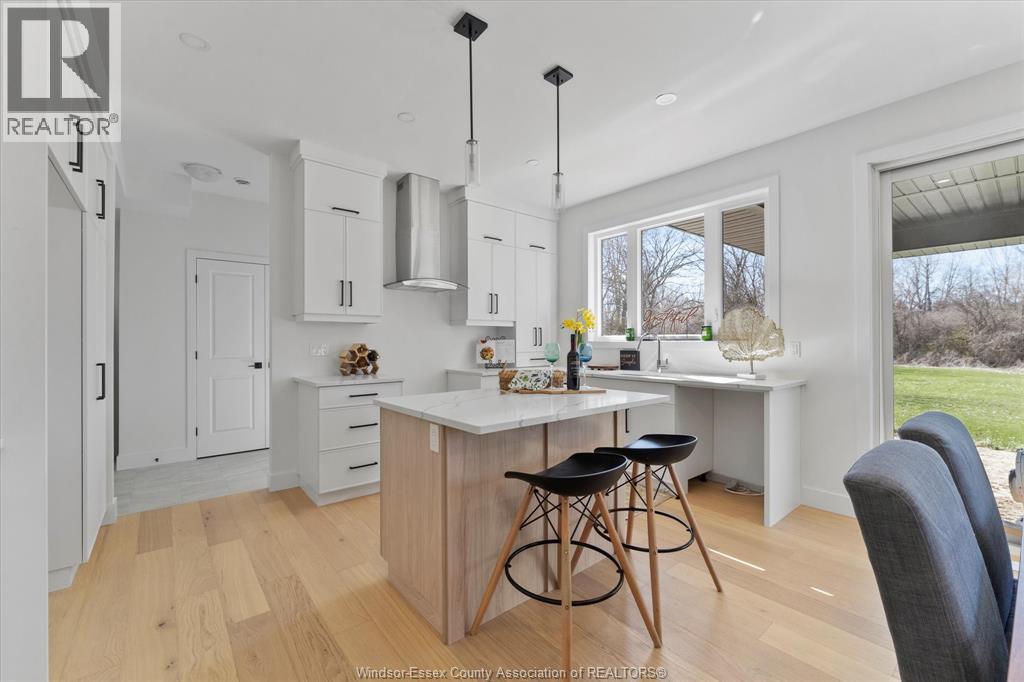 Photo 6 of 2548 Mayfair Avenue South, Lasalle ON