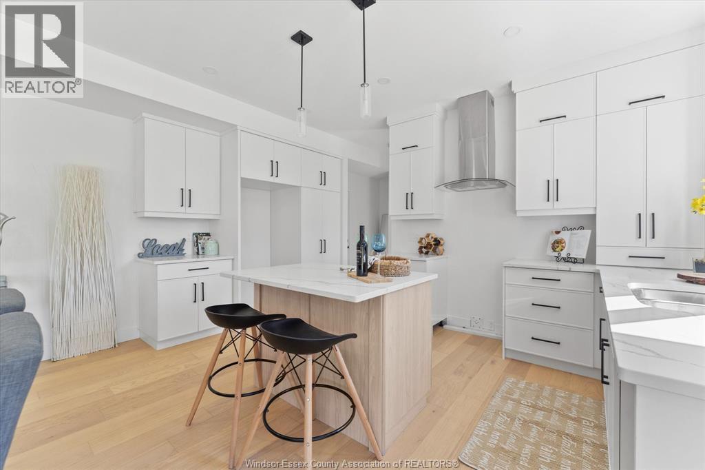 Photo 7 of 2548 Mayfair Avenue South, Lasalle ON