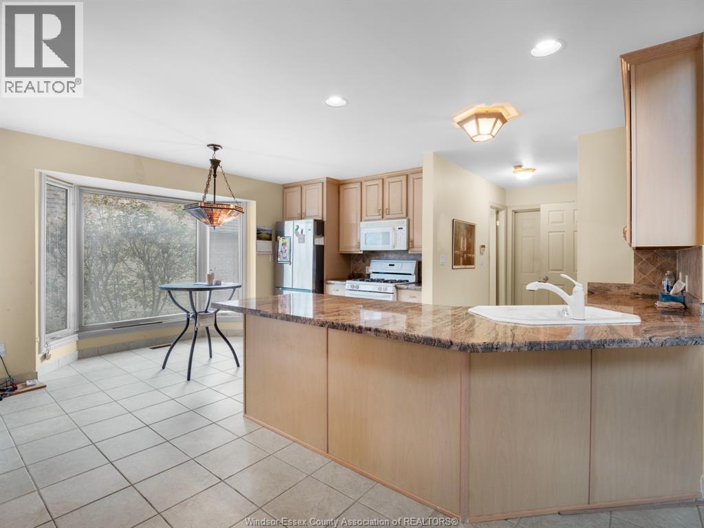 Photo 18 of 922 Lake Shore Drive, Windsor ON