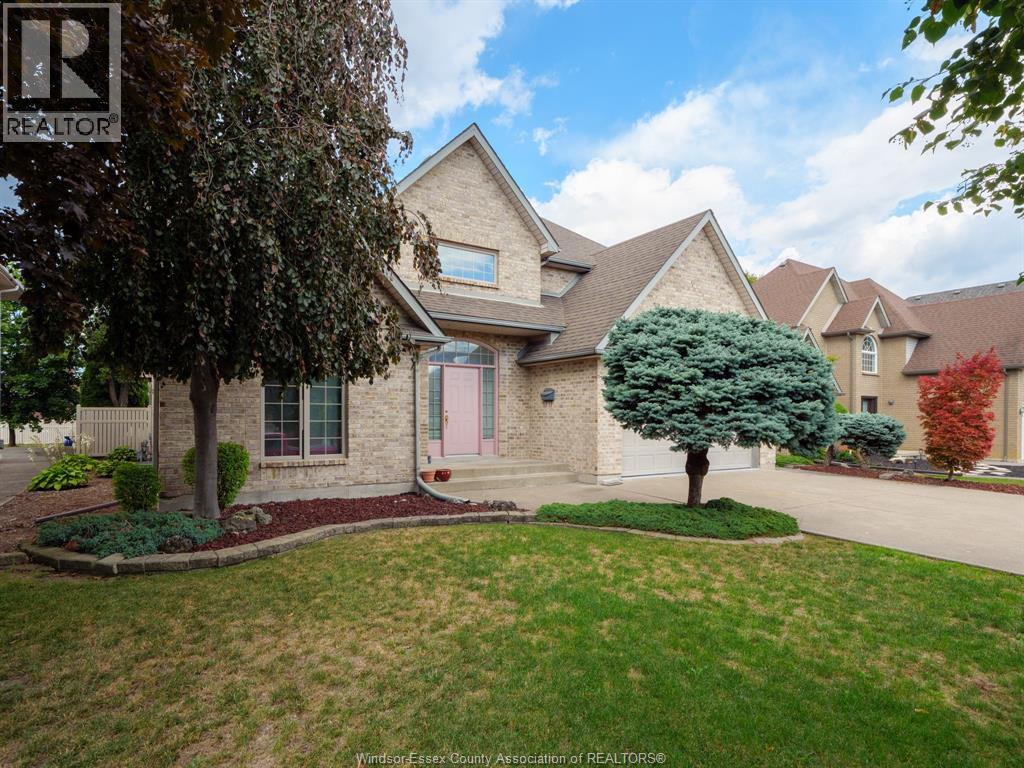 Photo 2 of 922 Lake Shore Drive, Windsor ON