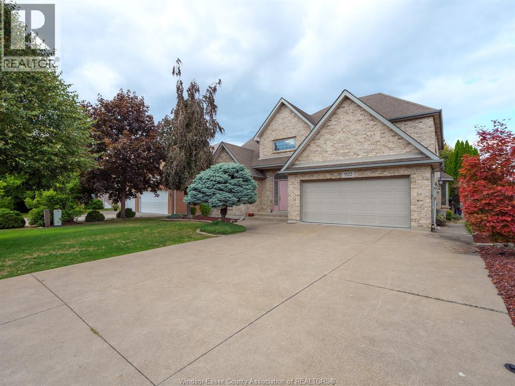Photo 3 of 922 Lake Shore Drive, Windsor ON