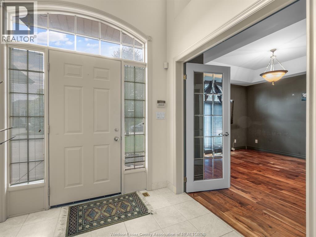 Photo 4 of 922 Lake Shore Drive, Windsor ON