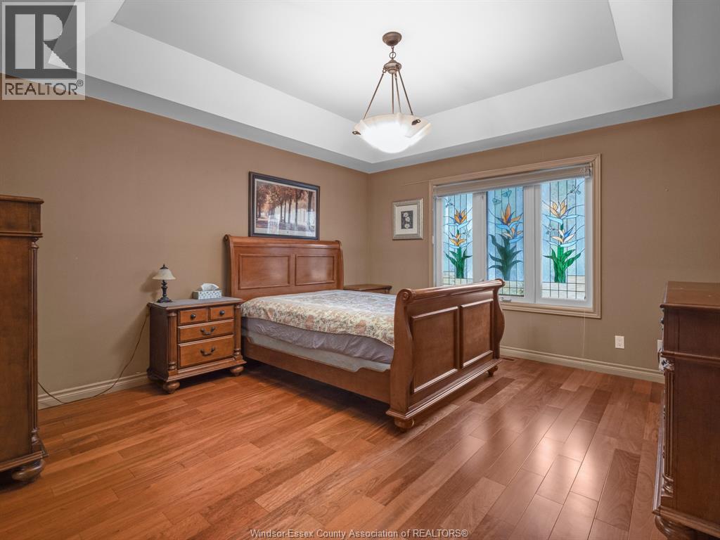 Photo 8 of 922 Lake Shore Drive, Windsor ON