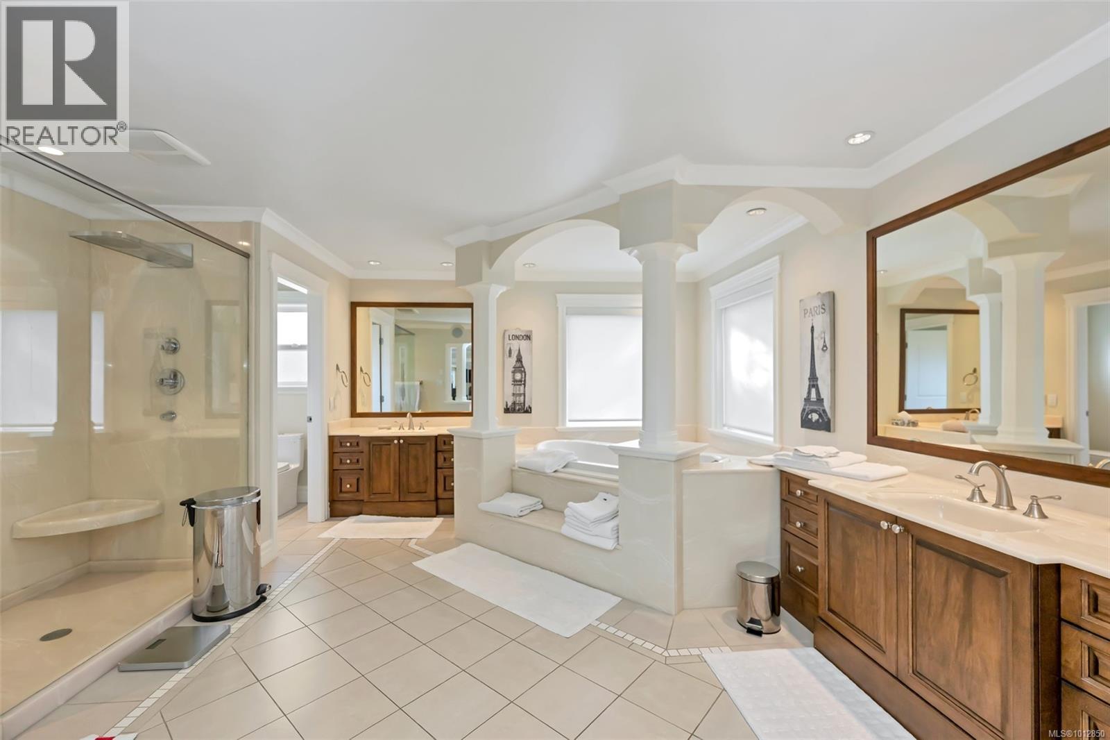 4668 Cordova Bay Rd, Saanich