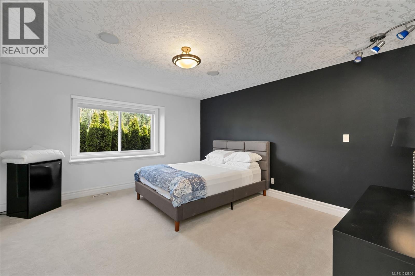 4668 Cordova Bay Rd, Saanich